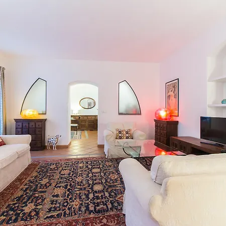 Attic Hroznova - Charles Bridge * براغ