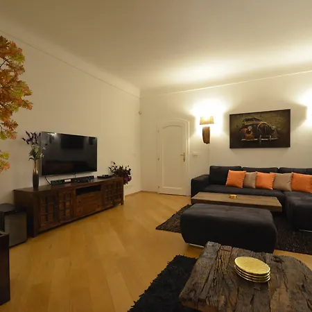 Attic Hroznova - Charles Bridge Apartment Prag